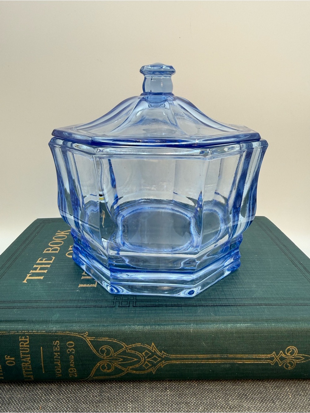Vintage Indiana Concord pastel blue glass candy dish w/ lid